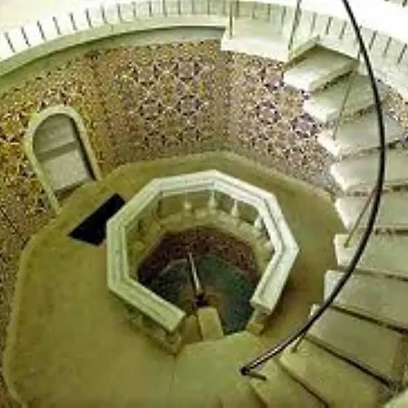 Peninsular Hotel *