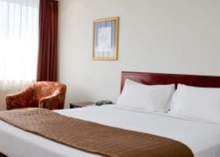 מלון Peninsular *